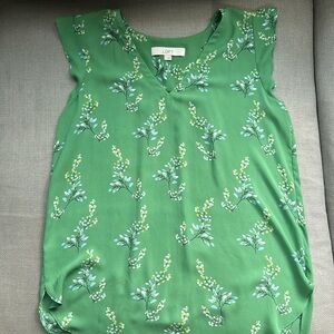 Loft top in spring green, size small